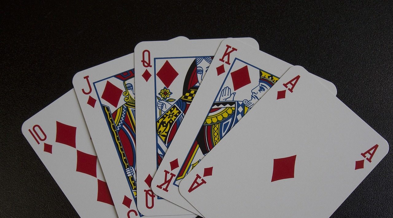 Image par Gina Janosch de Pixabay playing-cards-809356_1280